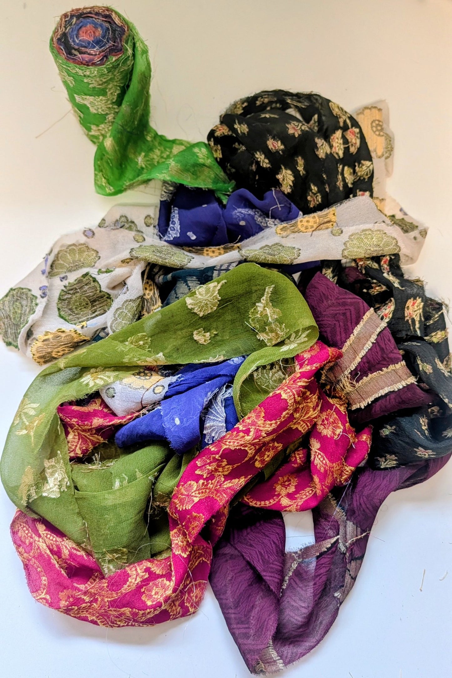 Sari Trim Roll