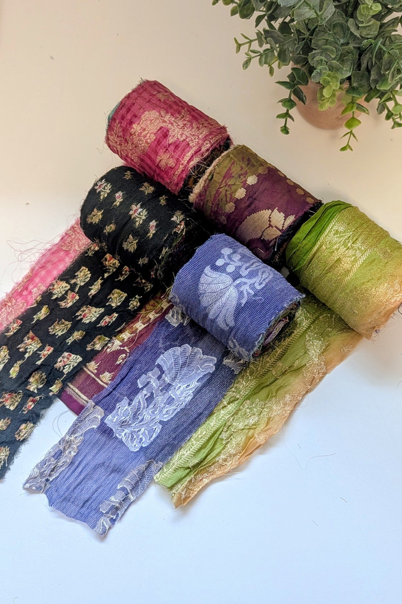 Sari Trim Roll